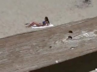 Ex copine sexy nana sur le sable eu peeked par somebody