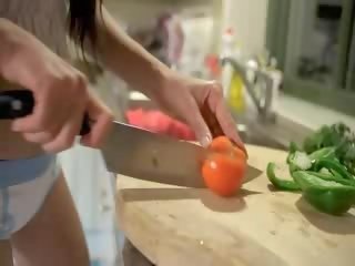 Unreal pepper en son étroit vagin