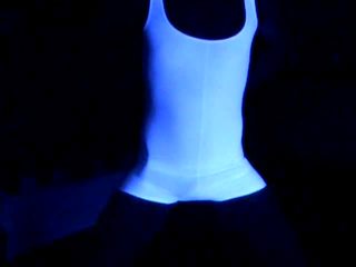 Djalosh duke luajtur me blacklight 1/2