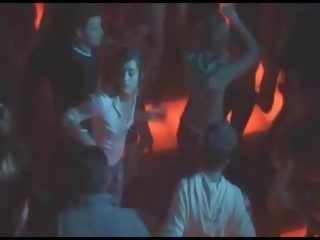 Mi rusa nena bailando en la discoteca